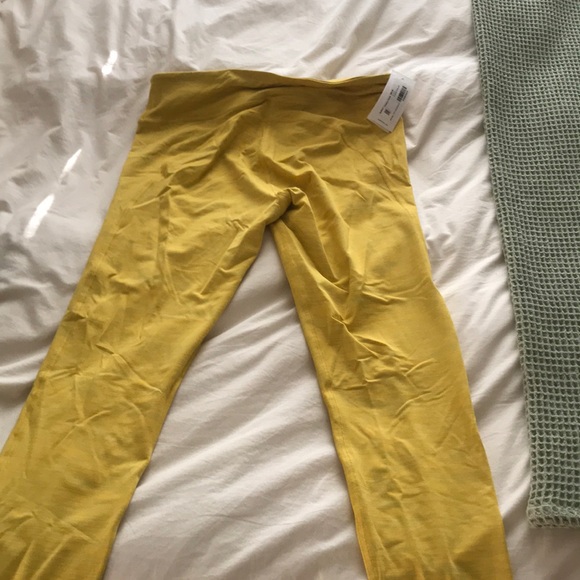 Outdoor Voices Techsweat flex in yellow - Picture 4 of 4